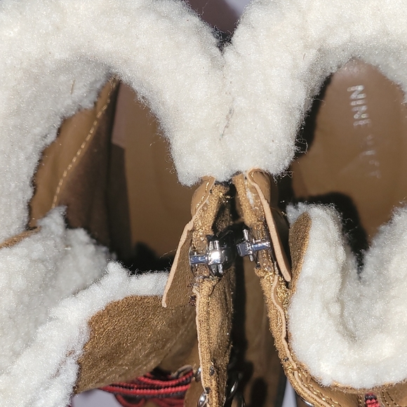 New Nine West PEER2/3.75in.heeled zip side,sherpa lined boots sizes 9 and 10 - Picture 4 of 8